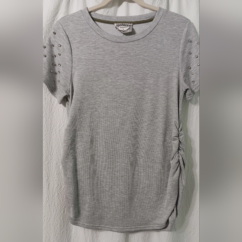 3X$25 Skonhet  gray,  t-shirt with silver studs on sleeves. Ruched Sz M